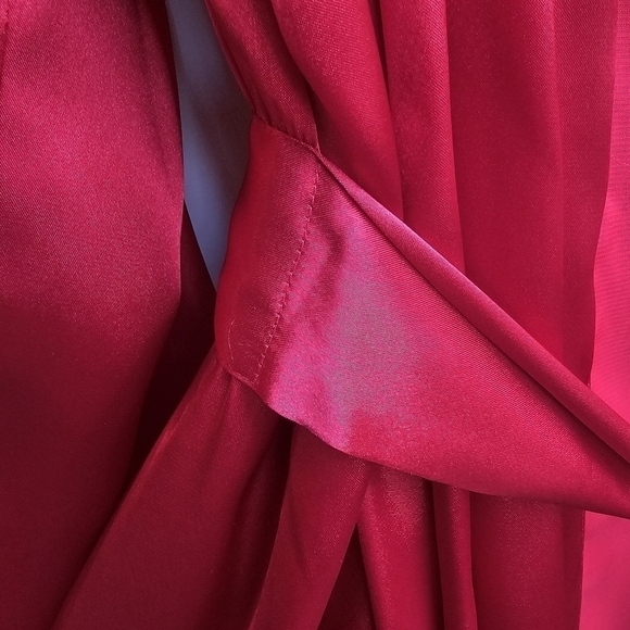 Morgan Taylor Intimates Robe in Deep Red Satin with Gauzy Trim, Size Large - Picture 2 of 9